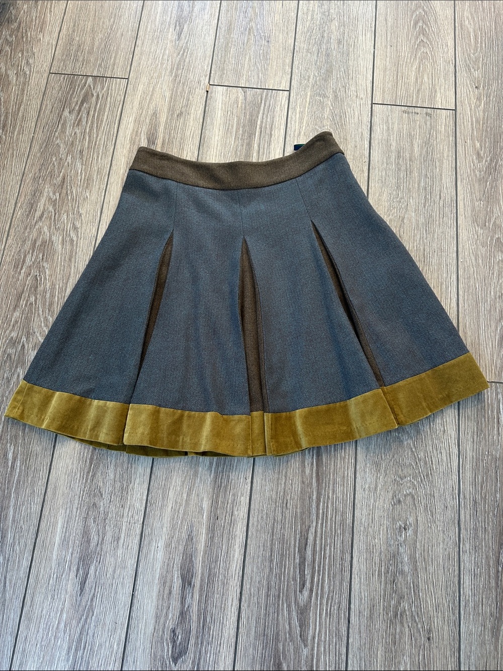 Beautiful Boden Herringbone Wool Pleated Skirt with Gold Velvet Trim 14R